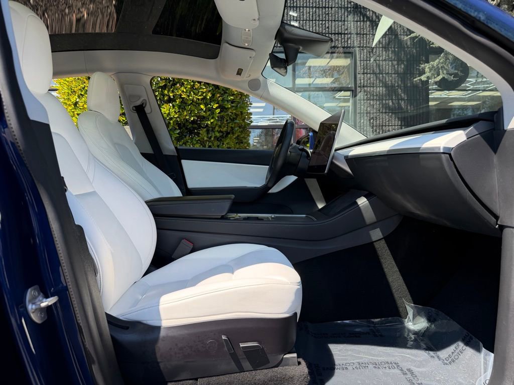 Used 2021 Tesla Model Y Long Range AWD/4WD image 34