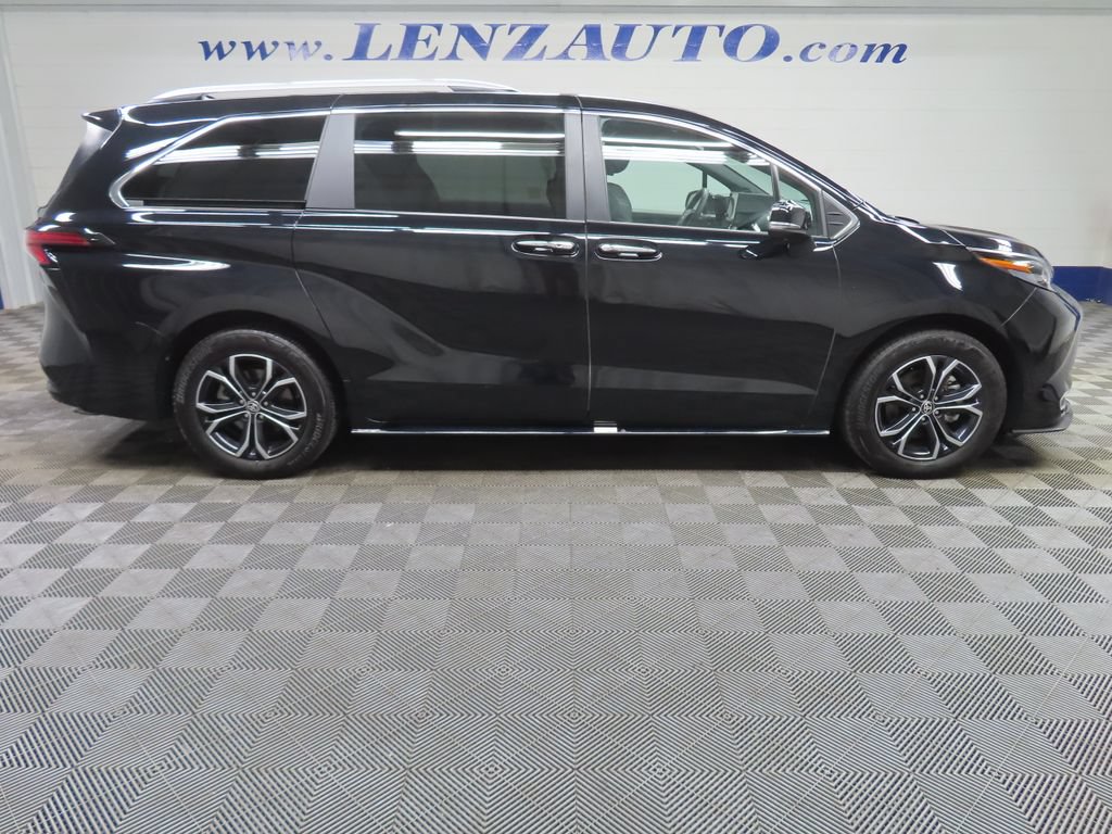 Used 2025 Toyota Sienna Platinum AWD/4WD video 2