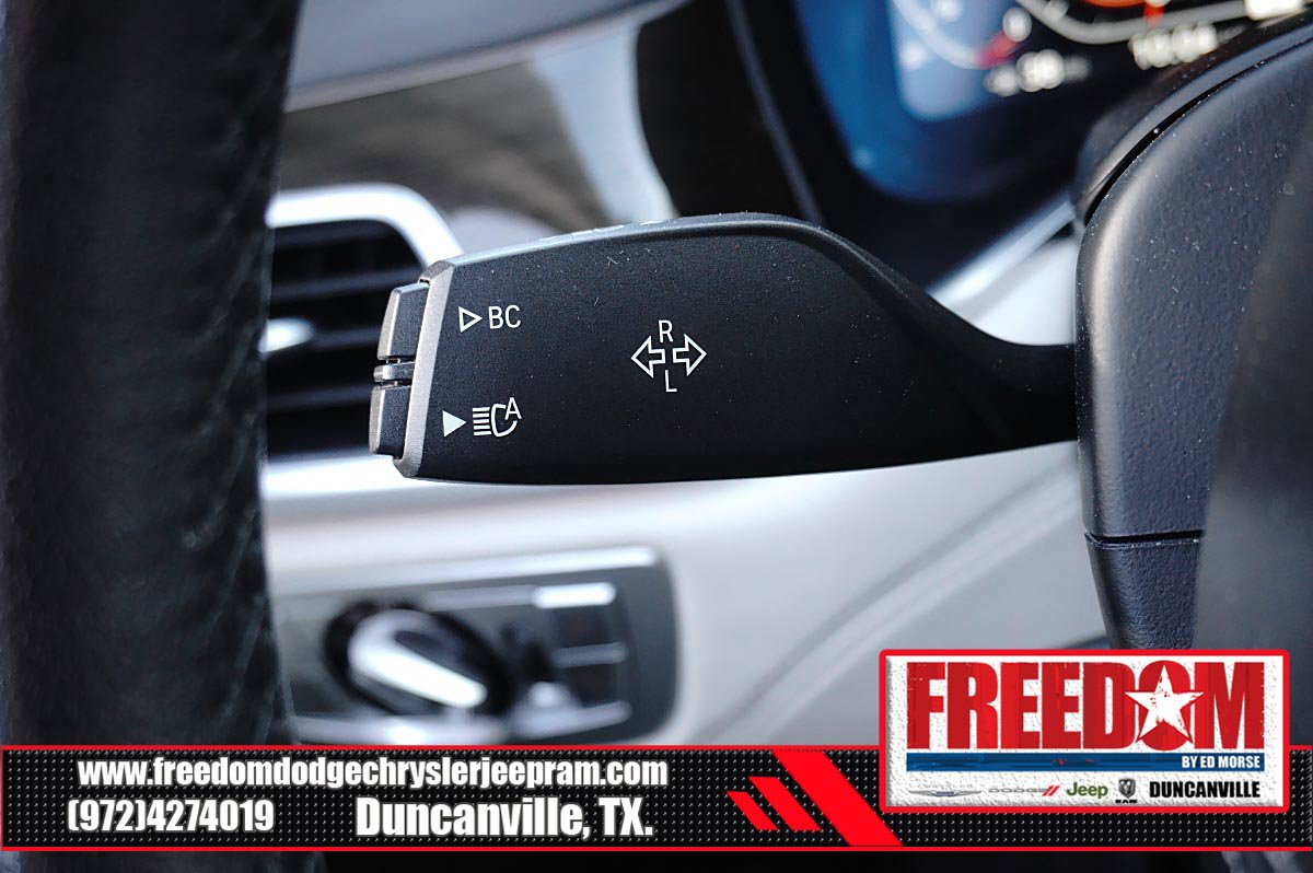 Used 2021 BMW 740i w/ Premium Package RWD image 29