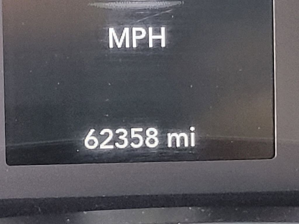 Used 2024 Chrysler Voyager LX image 8