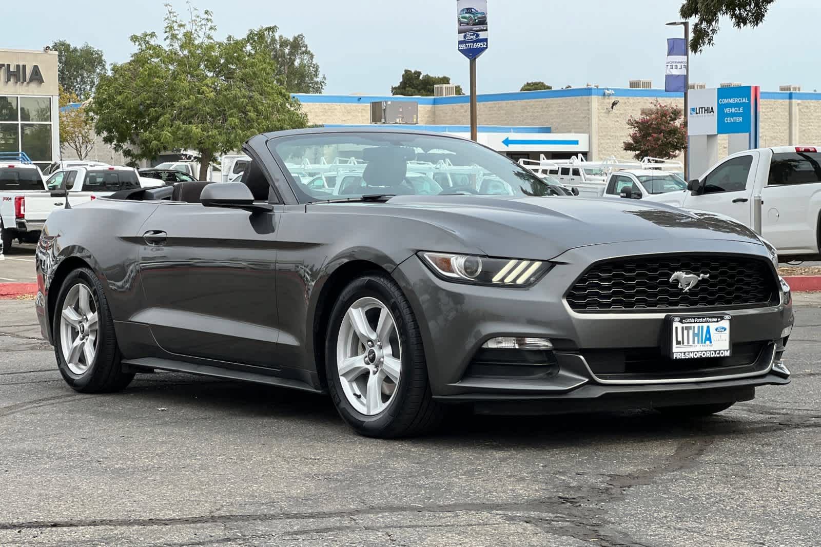 Used 2016 Ford Mustang Convertible RWD image 10