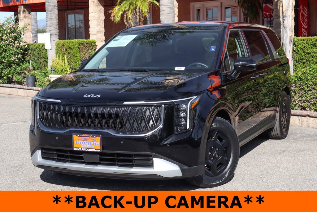 Used 2025 Kia Carnival image 4