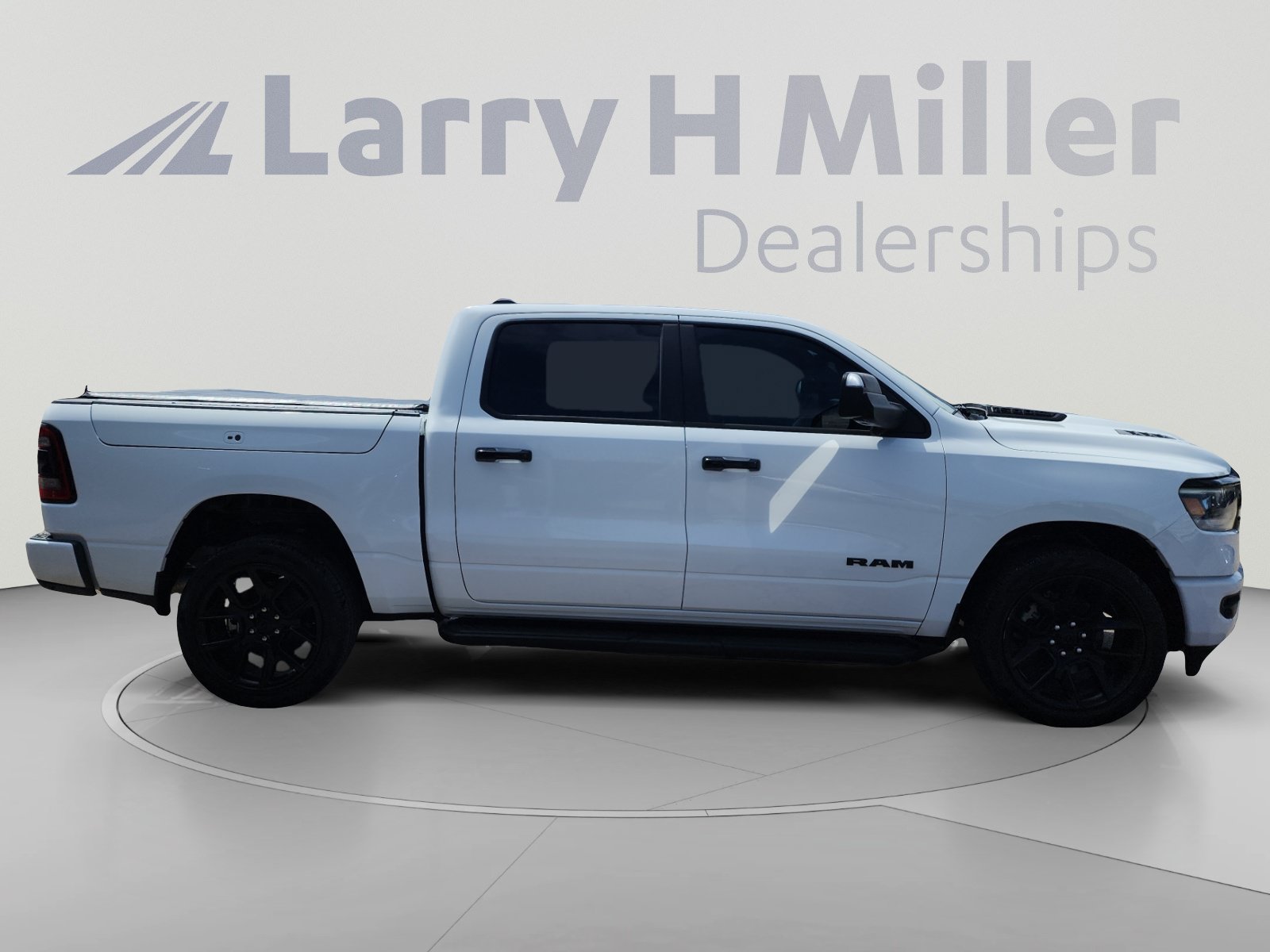 Used 2024 RAM 1500 Laramie AWD/4WD image 6