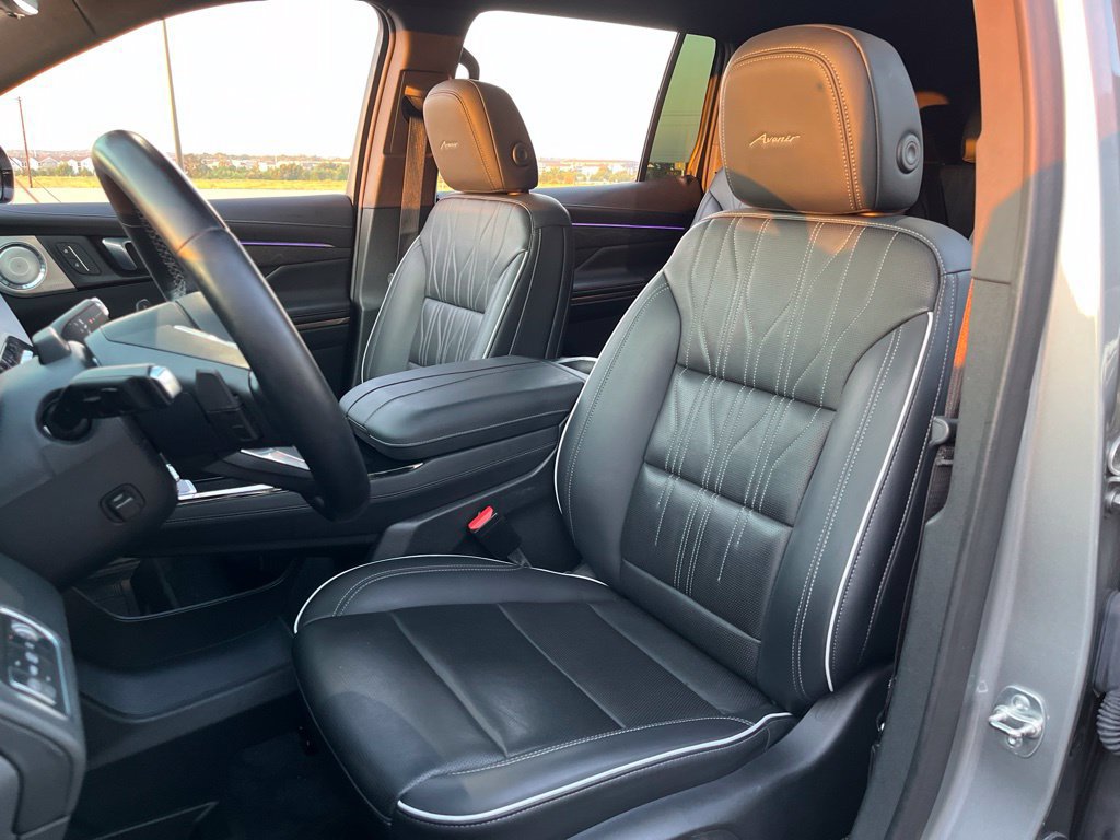 Used 2025 Buick Enclave Avenir w/ Super Cruise Package FWD image 27