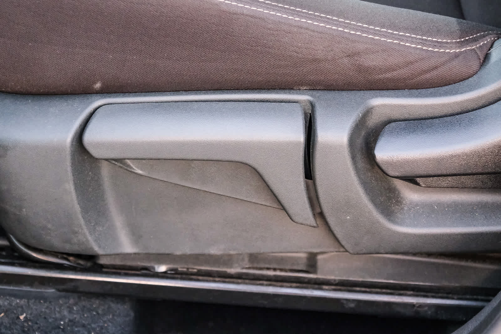 Used 2023 Nissan Rogue S FWD image 23