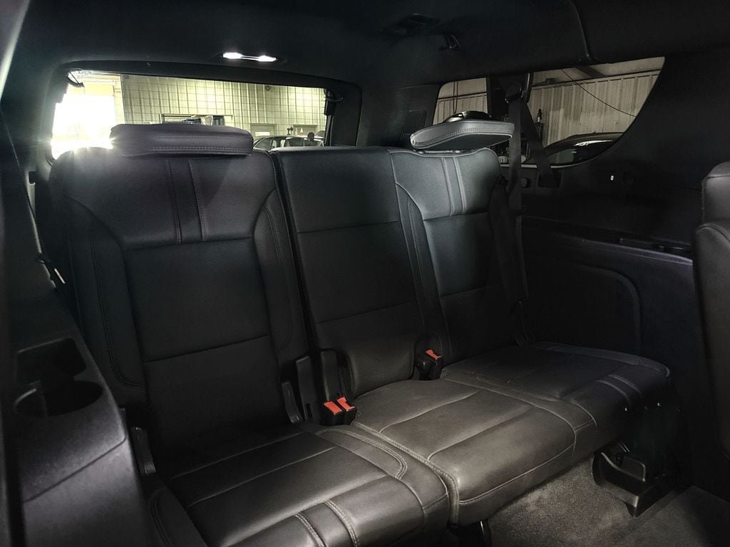 Used 2023 Chevrolet Suburban RST w/ Luxury Package RWD image 30