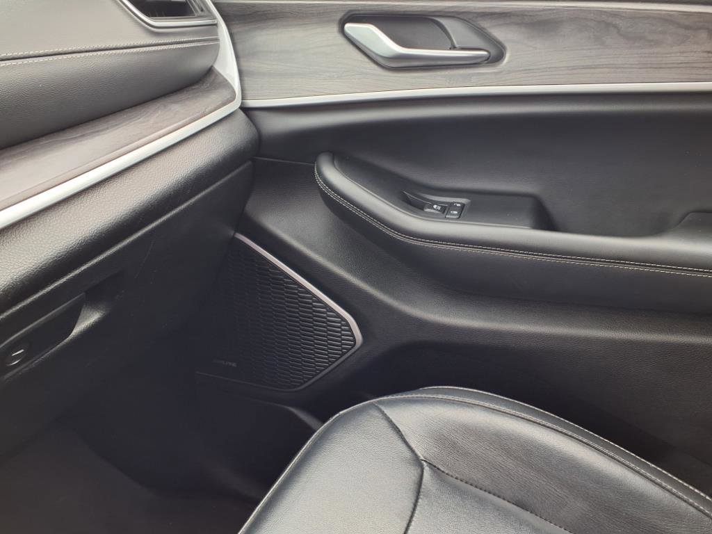 Certified 2022 Jeep Grand Cherokee L Limited image 25