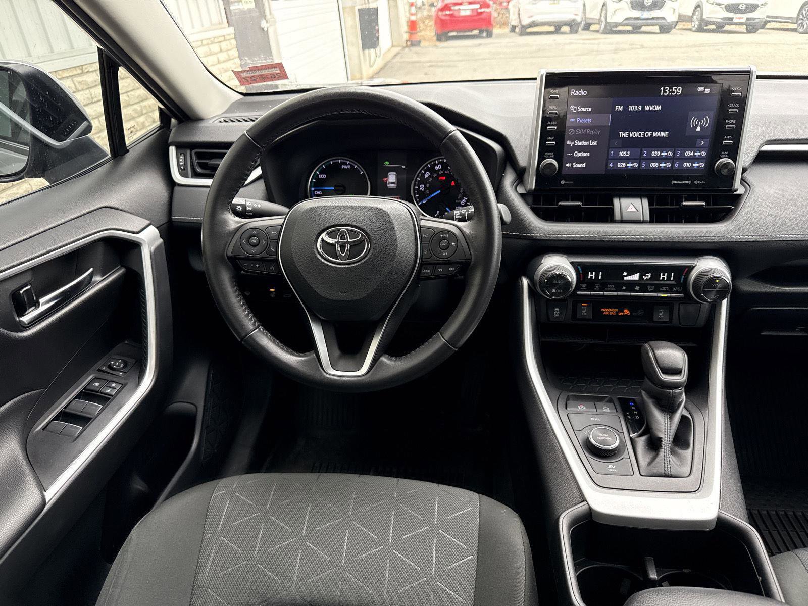 Used 2022 Toyota RAV4 XLE w/ Convenience Package image 12