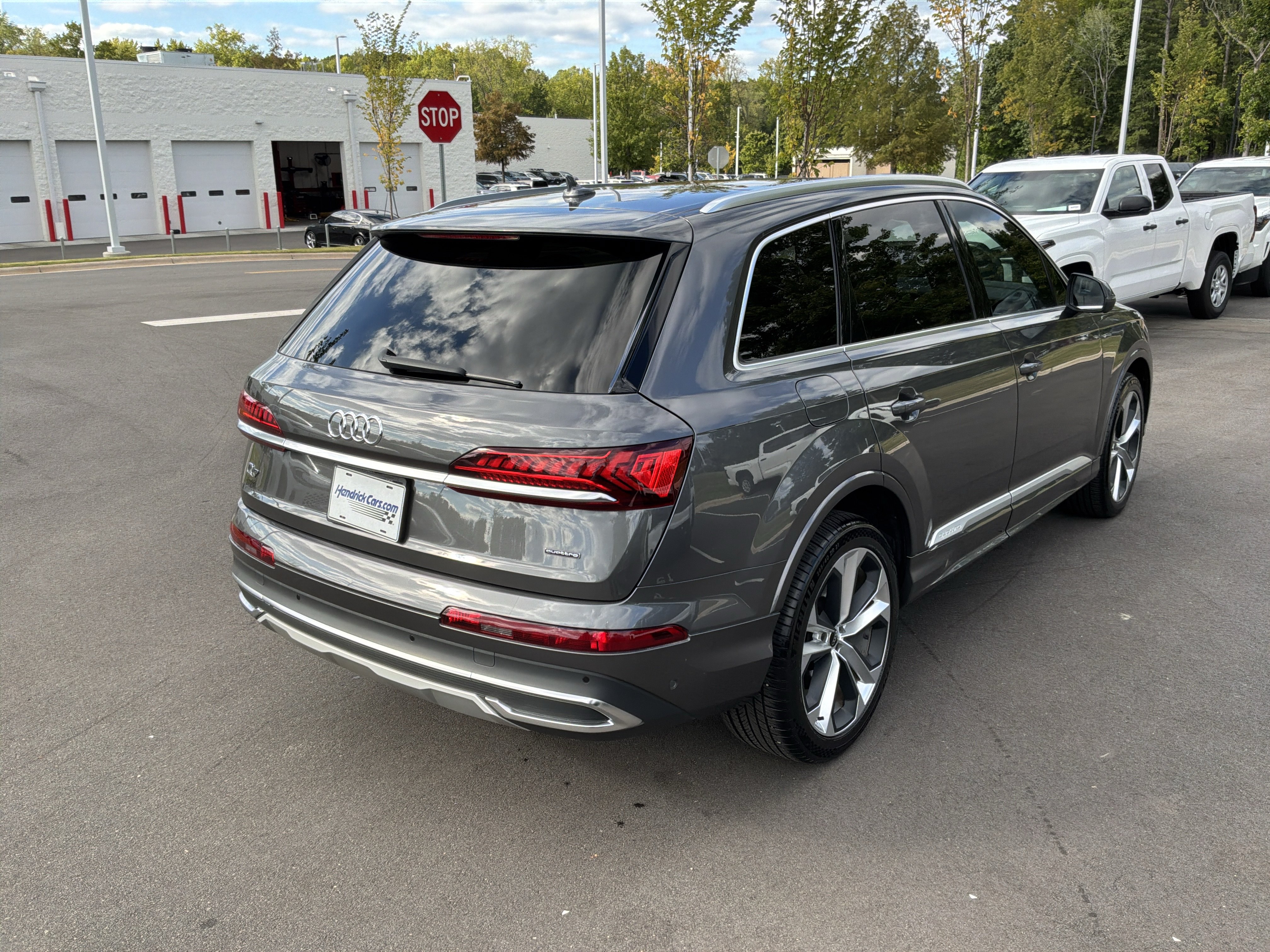 Used 2022 Audi Q7 3.0T Premium Plus w/ Premium Plus Package AWD/4WD image 10