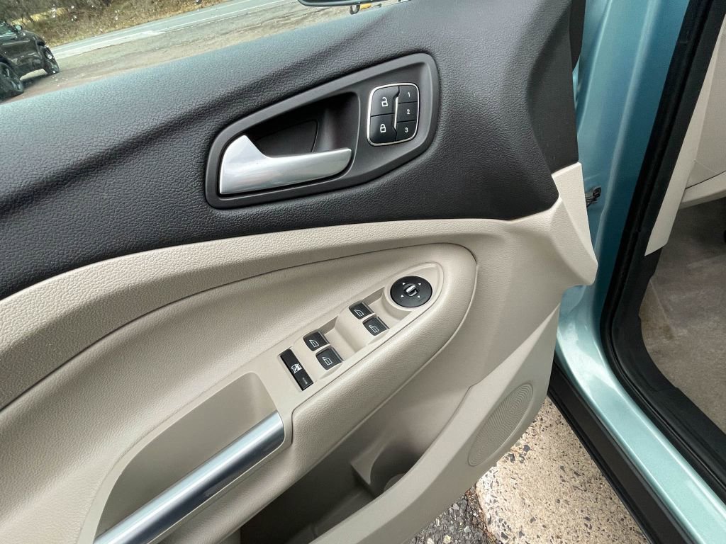 Used 2013 Ford Escape SEL image 16