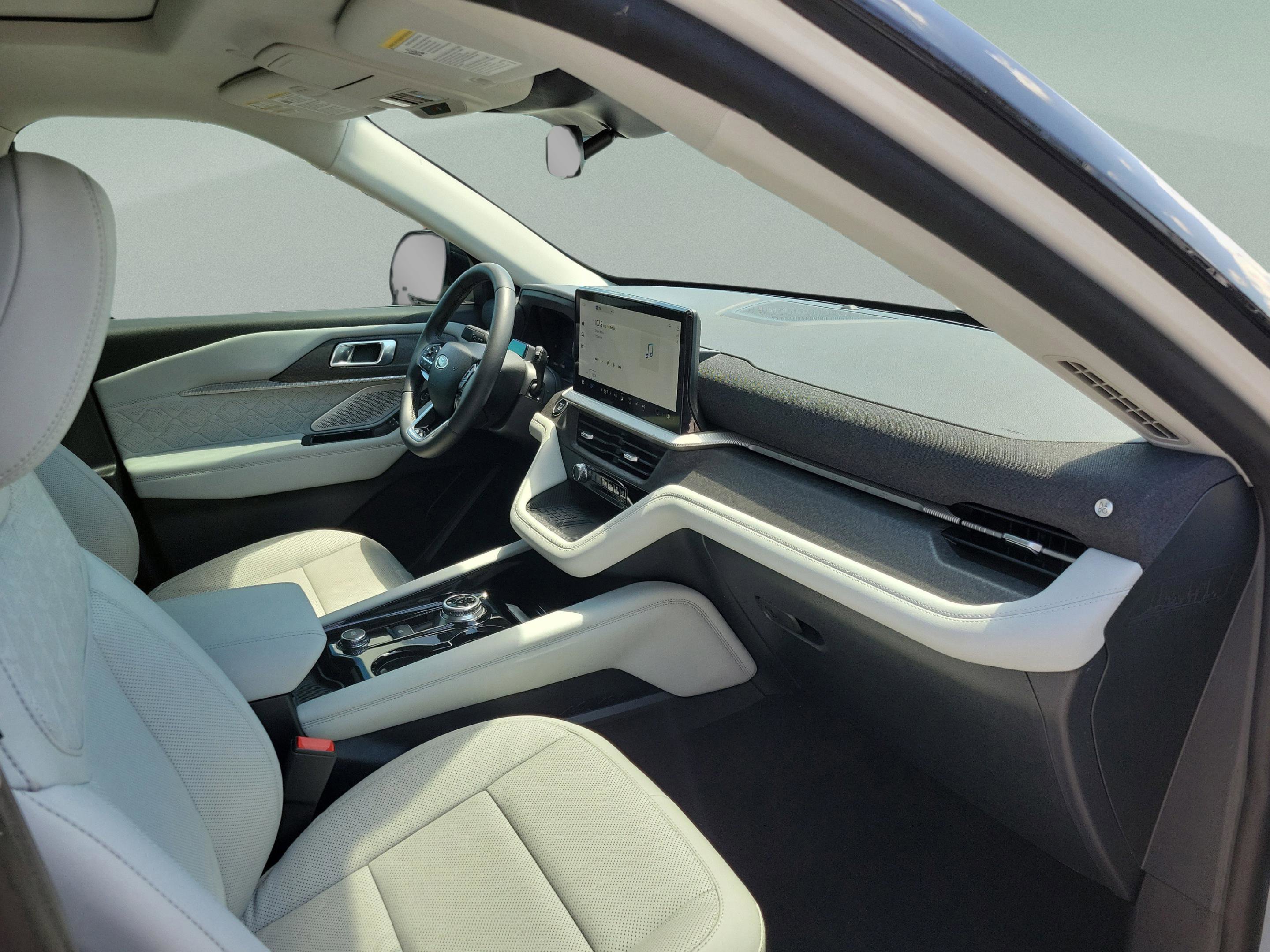 Used 2025 Ford Explorer Platinum w/ Ultimate Package image 31