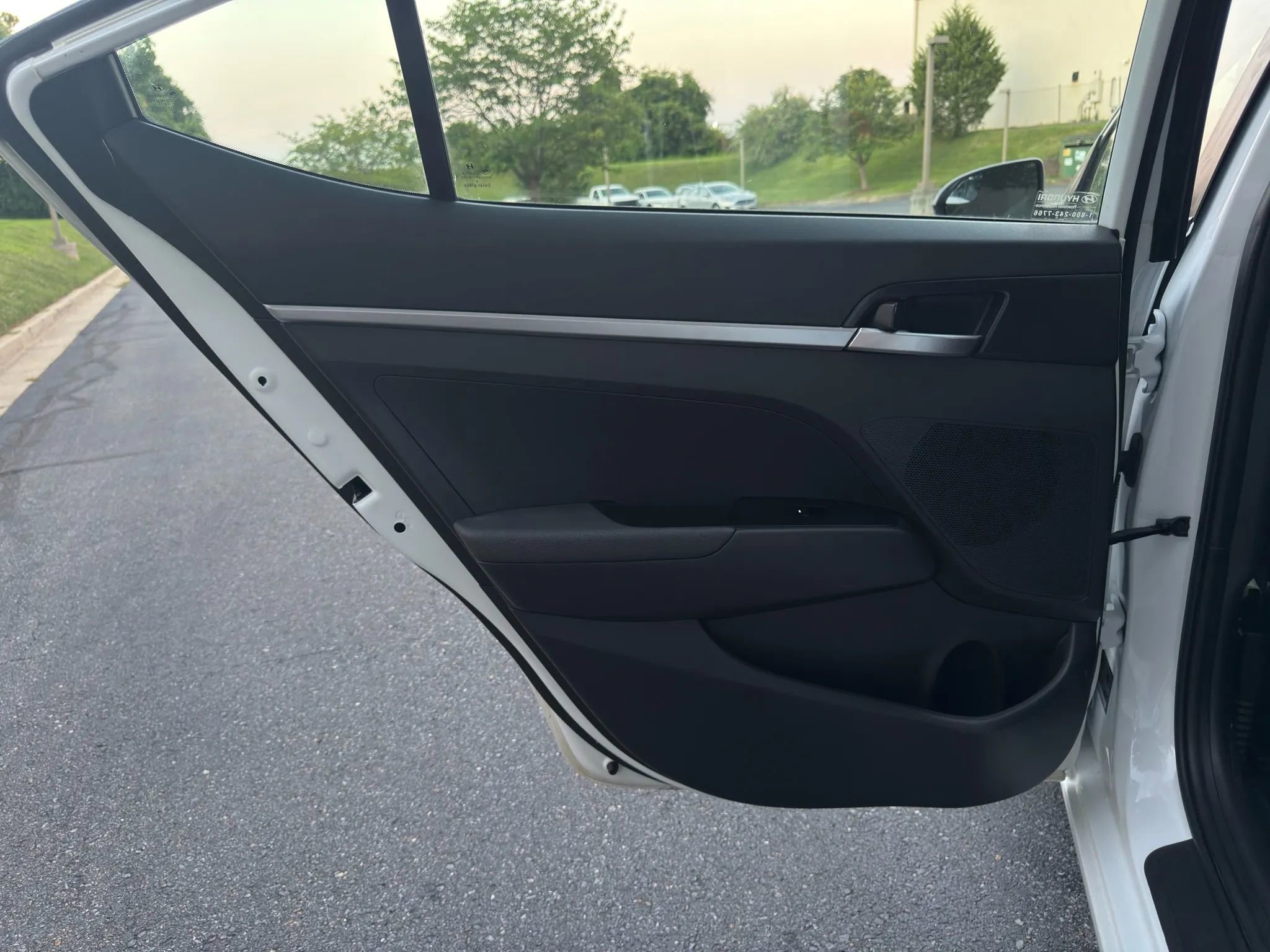 Used 2019 Hyundai Elantra SE image 18
