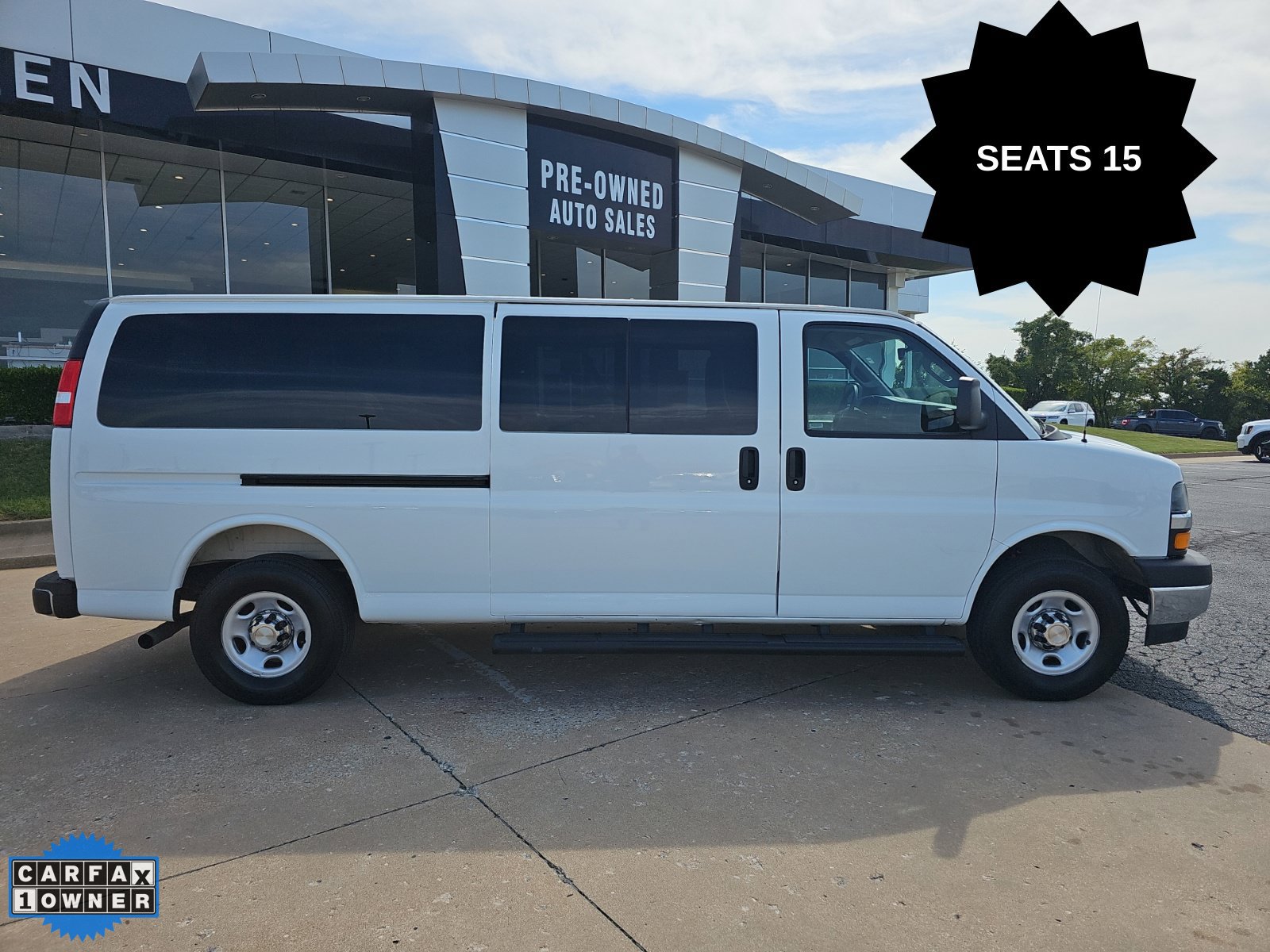 Used 2025 Chevrolet Express 3500 LT w/ LT Preferred Equipment Group RWD image 2