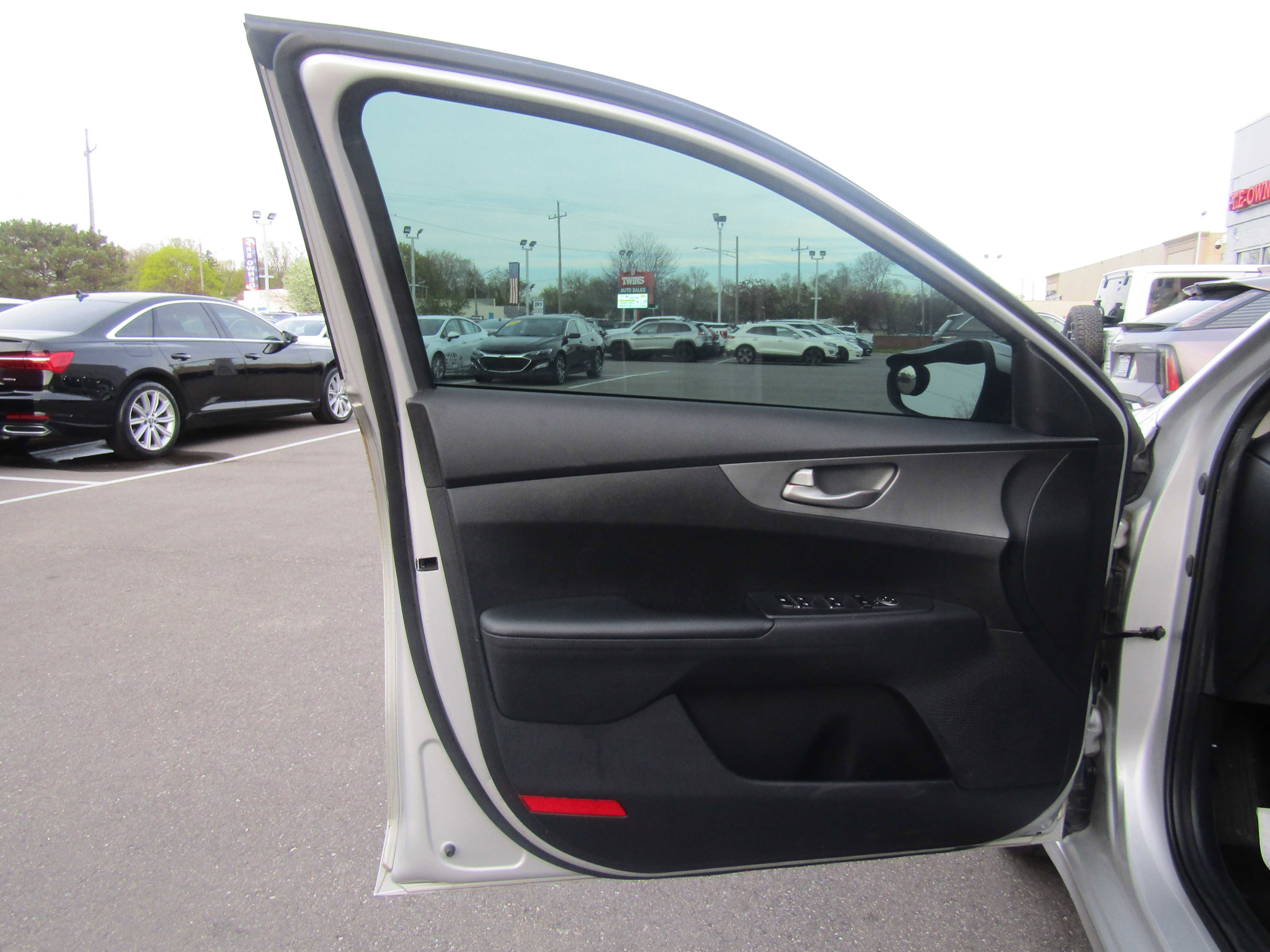 Used 2019 Kia Forte LXS image 8