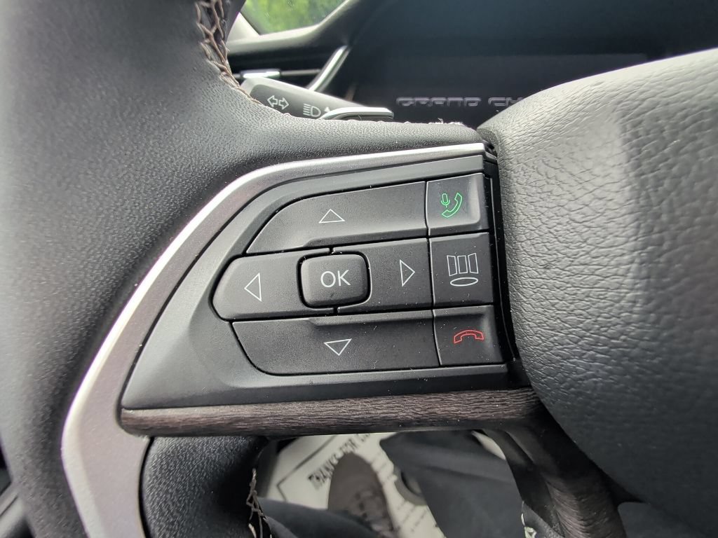 Used 2023 Jeep Grand Cherokee L Limited AWD/4WD image 18