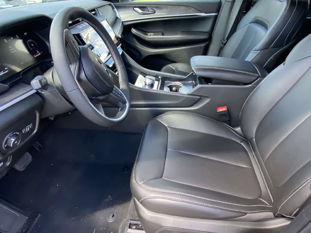 New 2026 Jeep Grand Cherokee L Limited RWD image 11