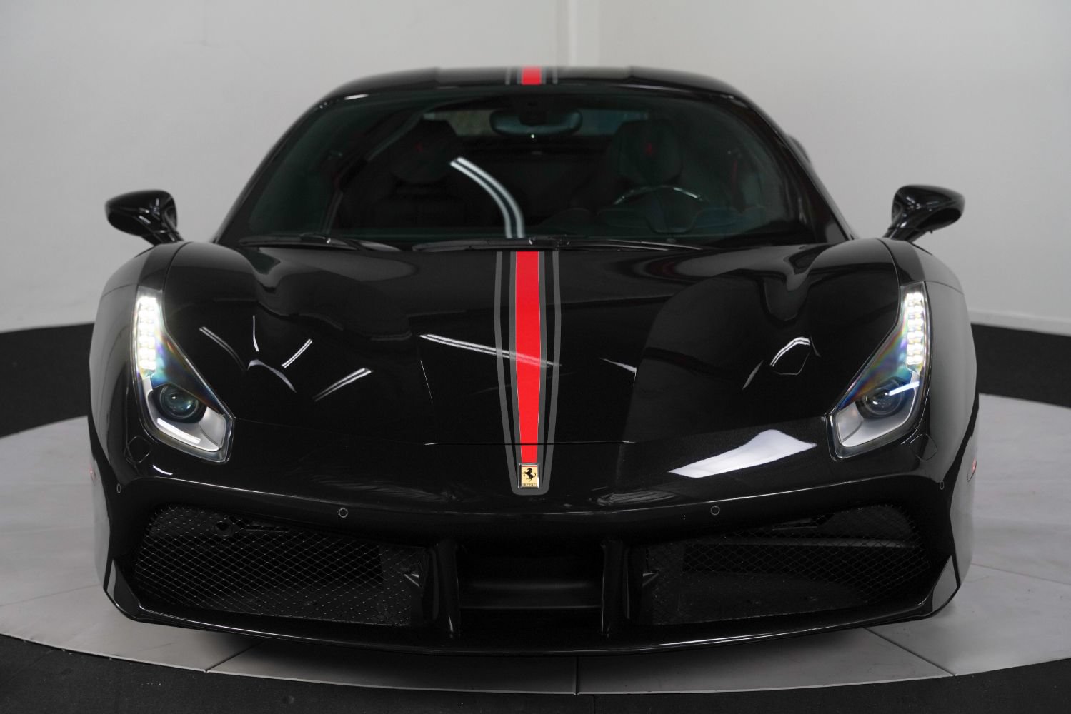 Used 2017 Ferrari 488 GTB RWD image 10