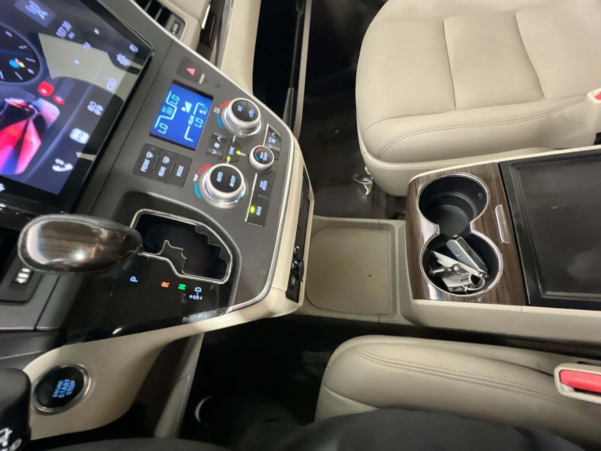 Used 2017 Toyota Sienna Limited FWD image 25