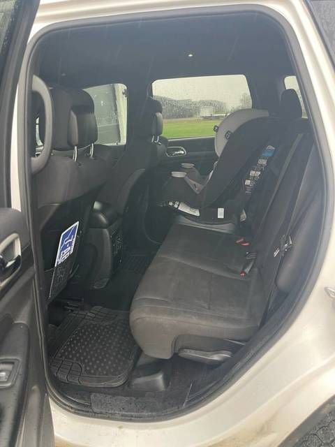 Used 2019 Jeep Grand Cherokee Laredo AWD/4WD image 6