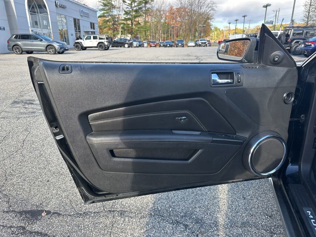Used 2010 Ford Mustang GT Premium image 22