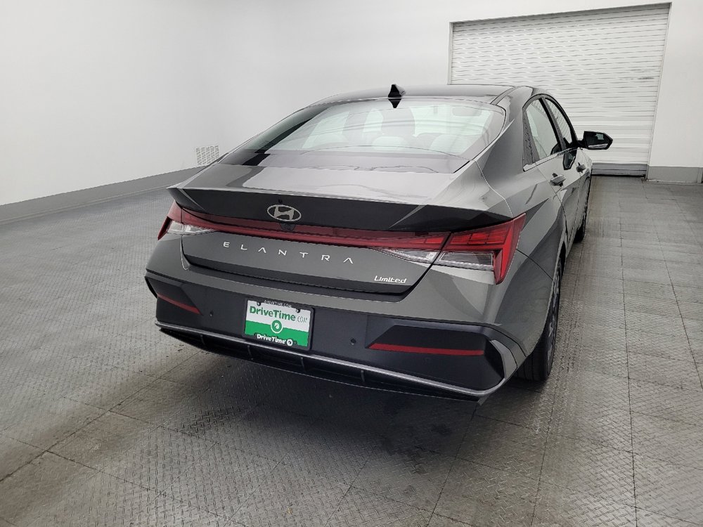 Used 2024 Hyundai Elantra Limited image 7