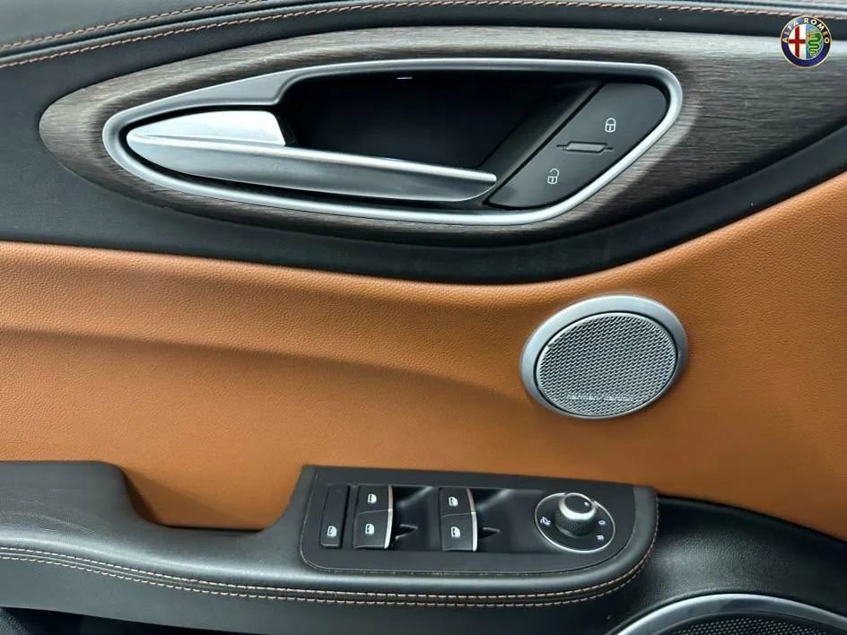 Used 2017 Alfa Romeo Giulia Ti w/ Leather Package image 27