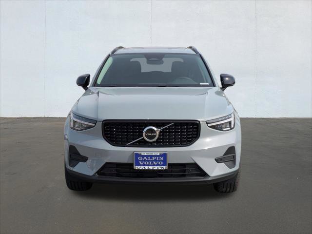 New 2026 Volvo XC40 B5 Core w/ Climate Package image 4