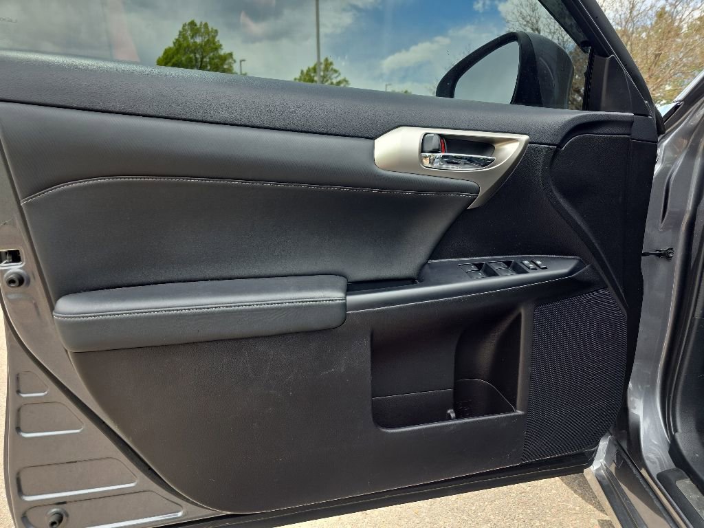 Used 2017 Lexus CT 200h FWD image 10