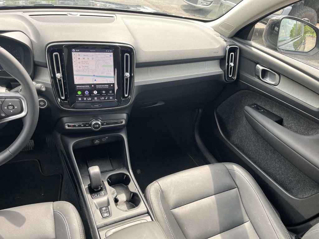 Certified 2026 Volvo XC40 B4 Core w/ Climate Package FWD image 15