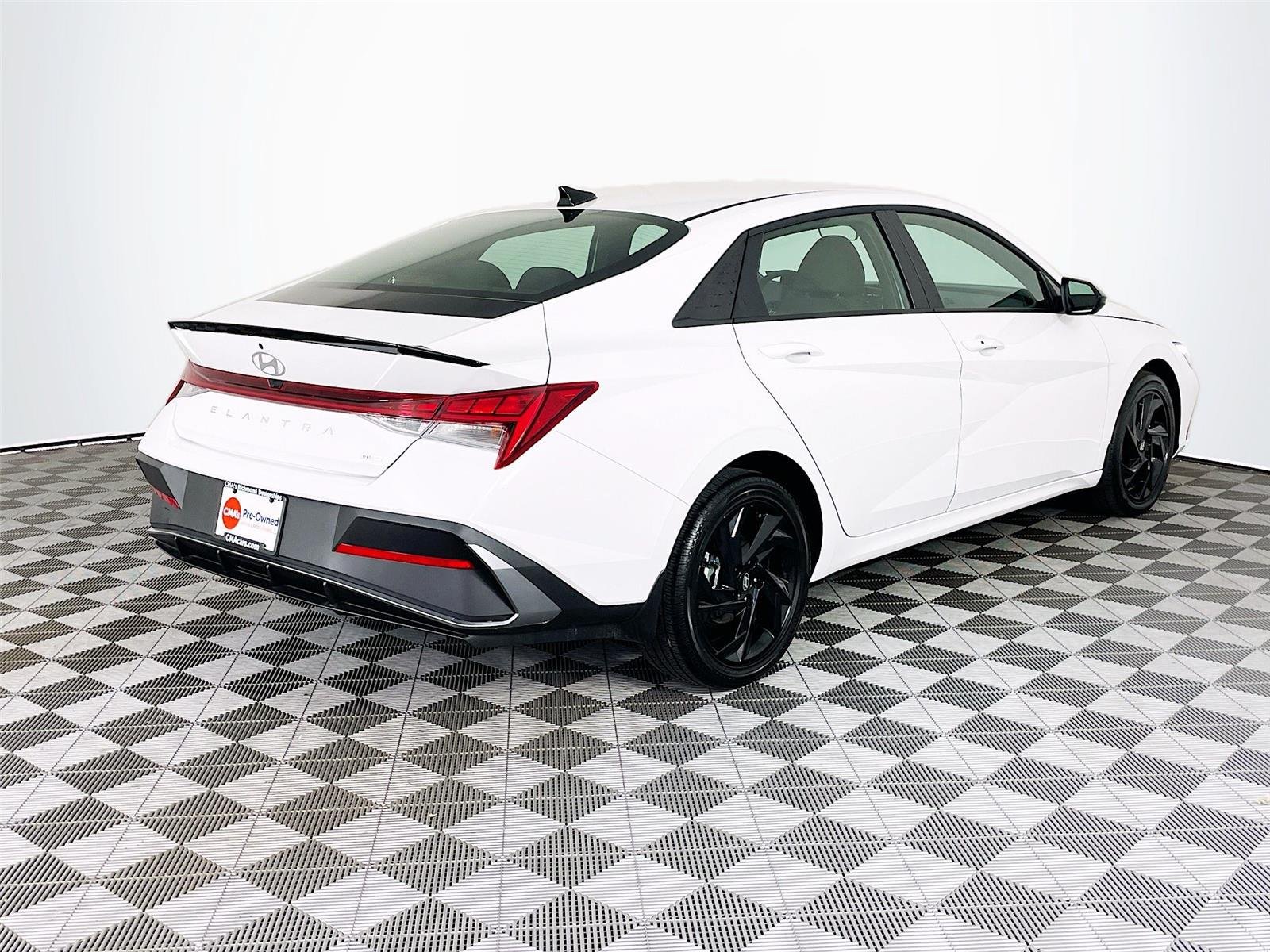 Used 2026 Hyundai Elantra SEL FWD image 10
