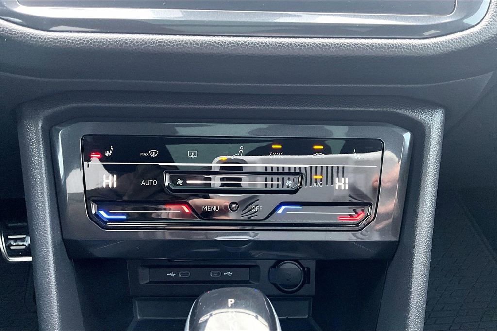 Used 2024 Volkswagen Tiguan SE R-Line image 32