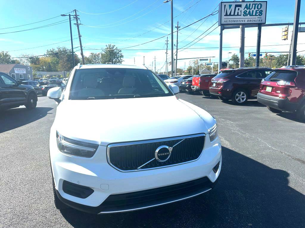 Used 2019 Volvo XC40 T5 Momentum image 3