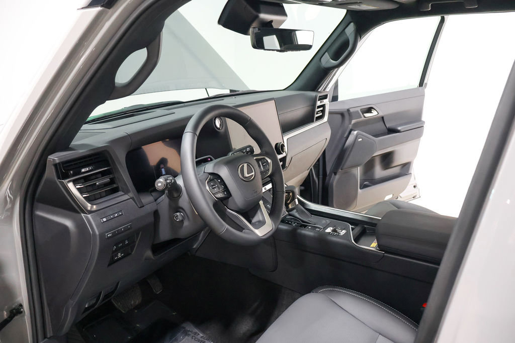 Used 2026 Lexus GX 550 w/ Accessory Package (2T) AWD/4WD image 28
