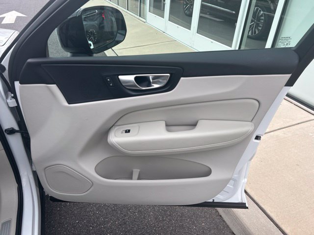 Certified 2024 Volvo XC60 B5 Core w/ Climate Package AWD/4WD image 14