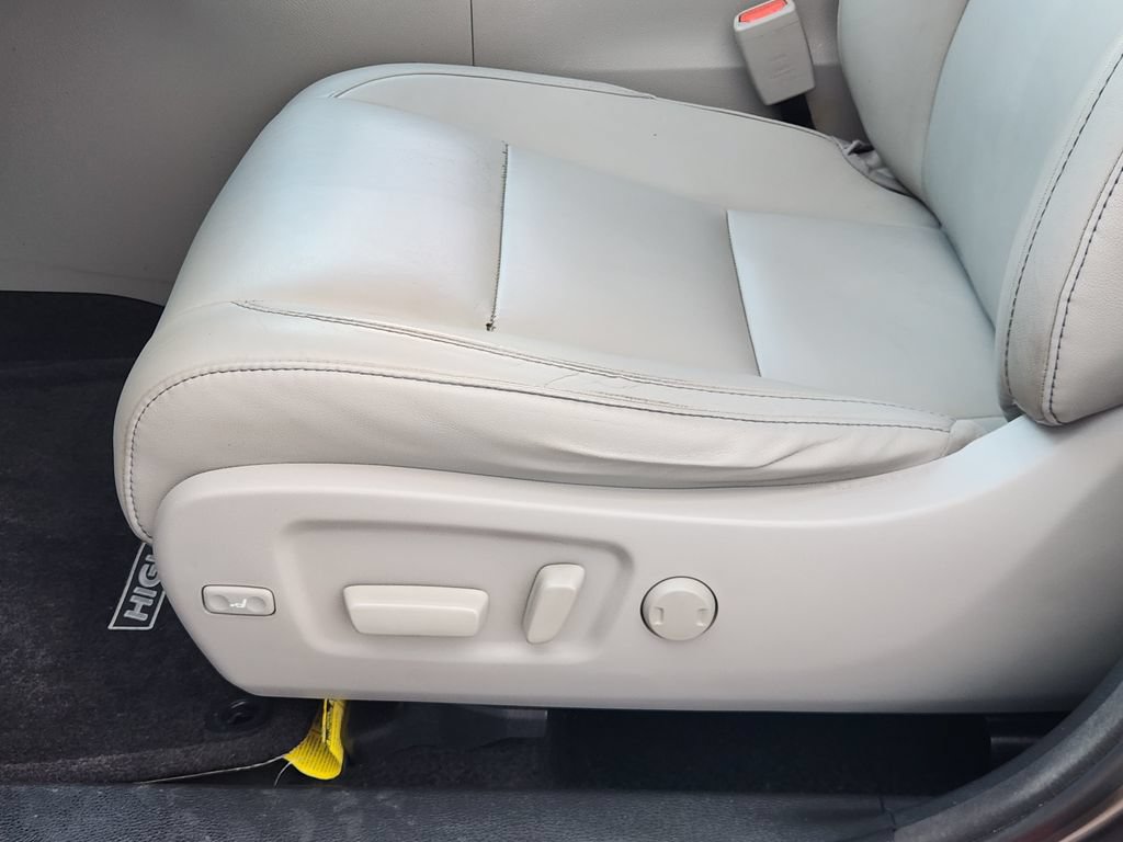 Used 2016 Toyota Highlander XLE FWD image 23