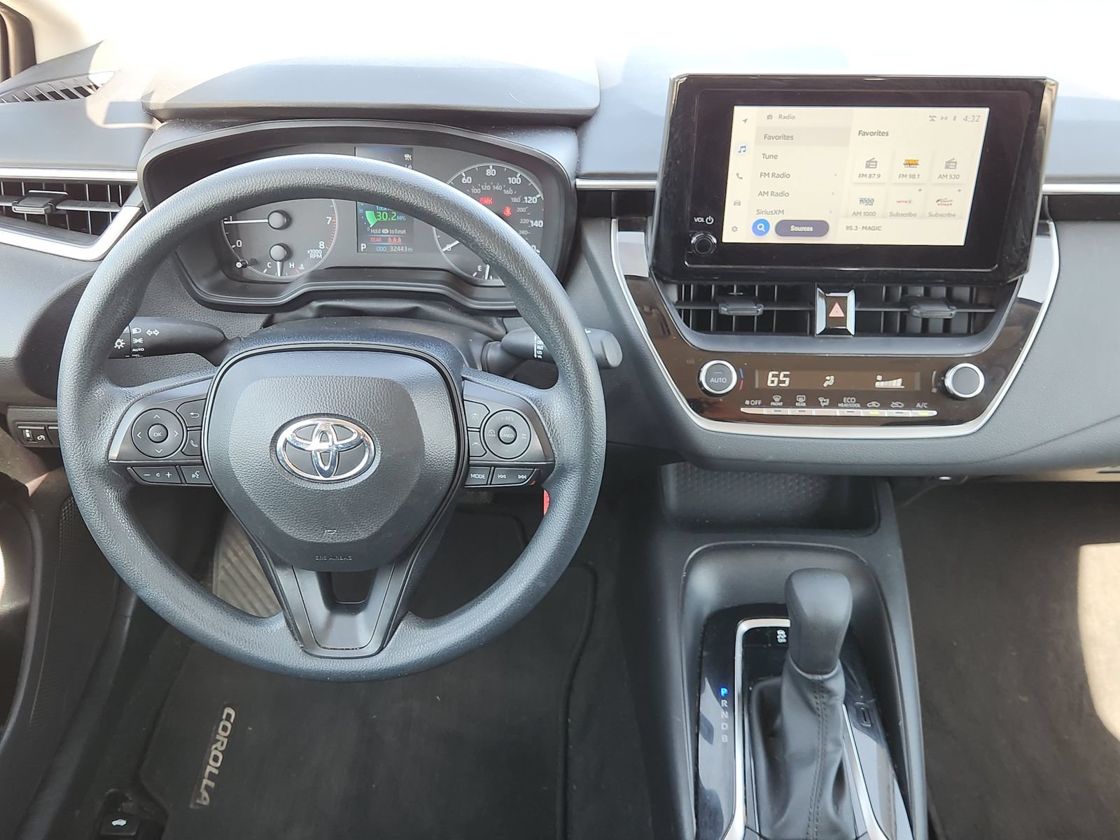 Used 2024 Toyota Corolla LE FWD image 31