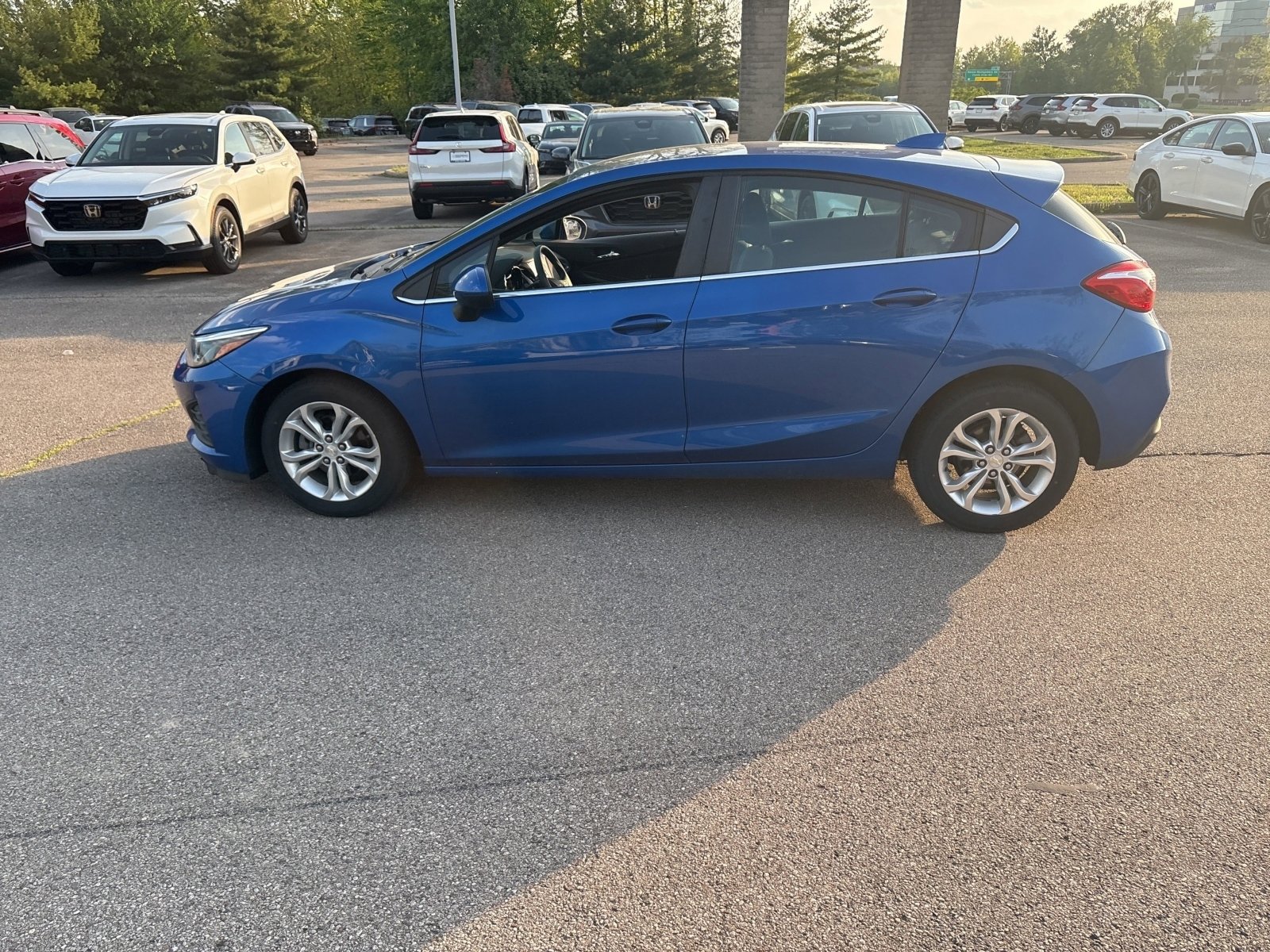 Used 2019 Chevrolet Cruze LT FWD image 2