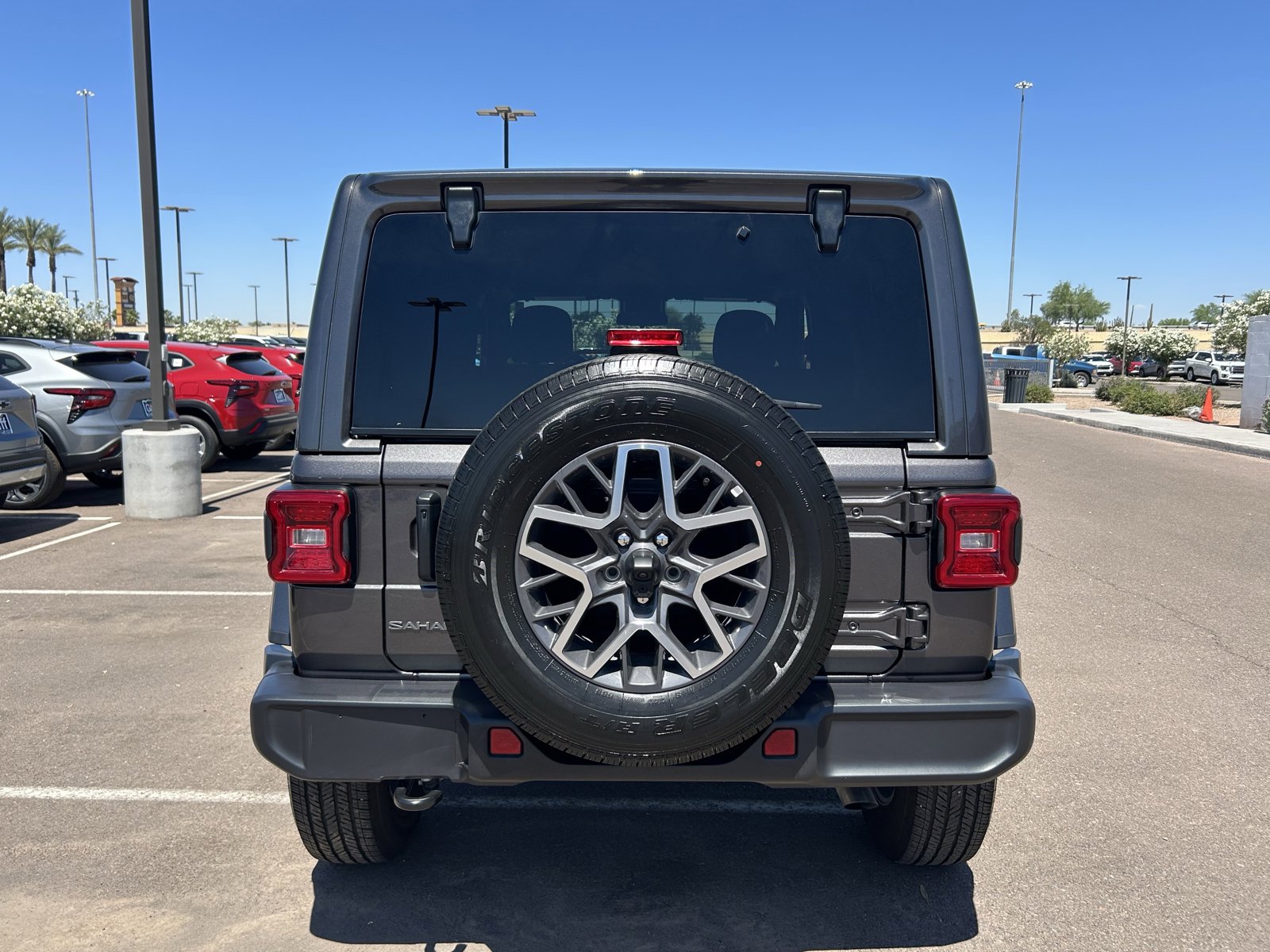 Used 2025 Jeep Wrangler Unlimited Sahara AWD/4WD image 4