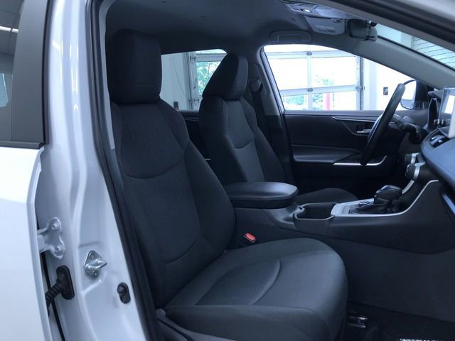 Used 2025 Toyota RAV4 XLE AWD/4WD image 23
