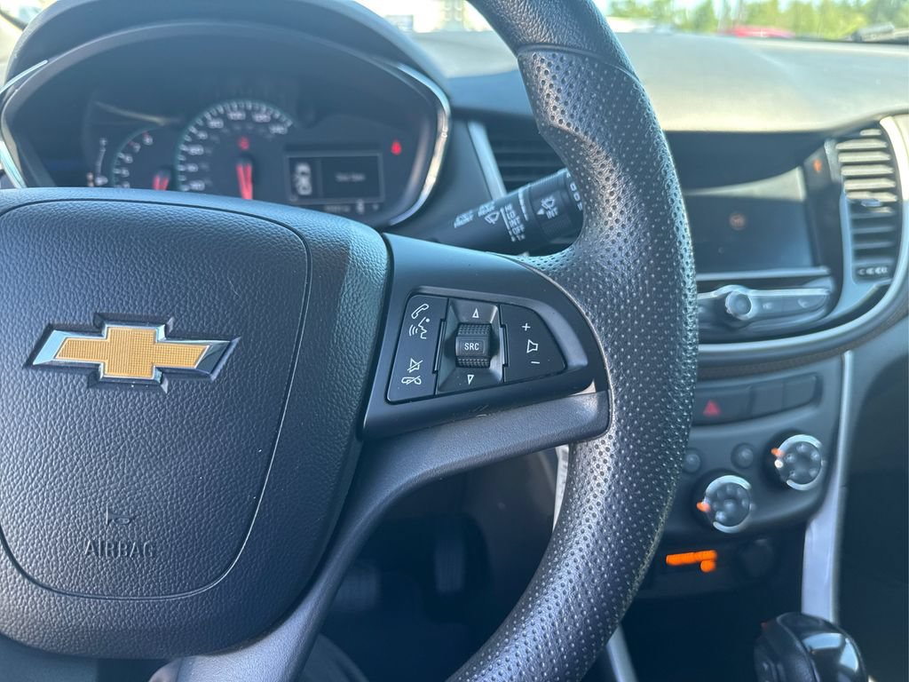 Used 2021 Chevrolet Trax LS w/ Tint and Cruise Package AWD/4WD image 28