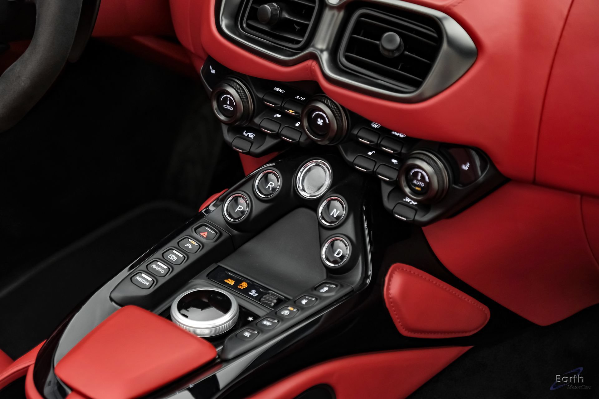 Used 2022 Aston Martin V8 Vantage Roadster RWD image 60