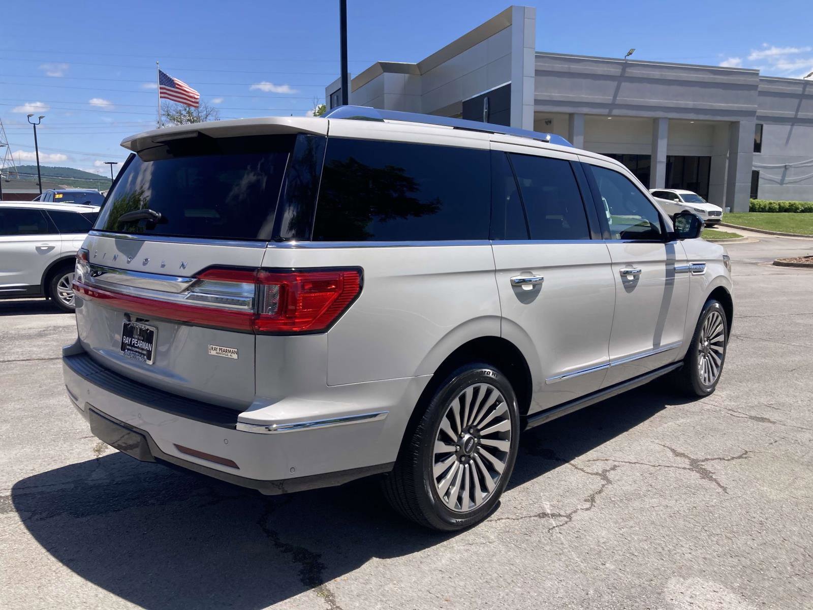 Used 2019 Lincoln Navigator Reserve AWD/4WD image 3