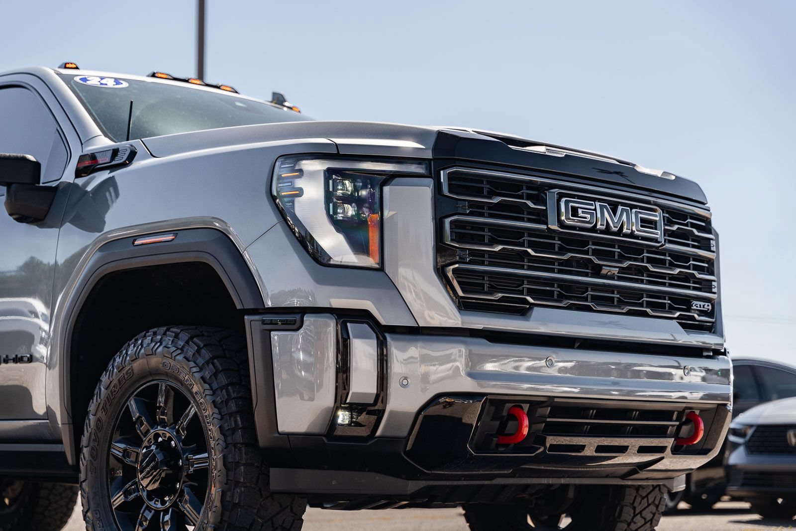 Used 2024 GMC Sierra 2500 AT4 w/ AT4 Premium Plus Package AWD/4WD image 10