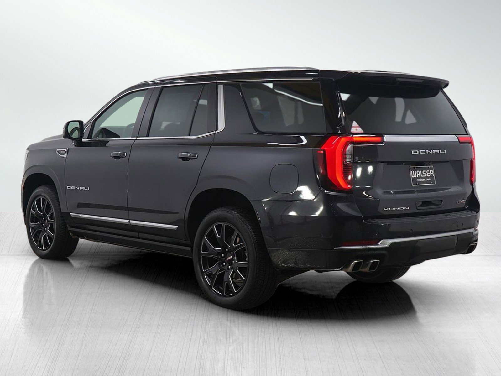 Used 2025 GMC Yukon Denali w/ Denali Reserve Package image 4