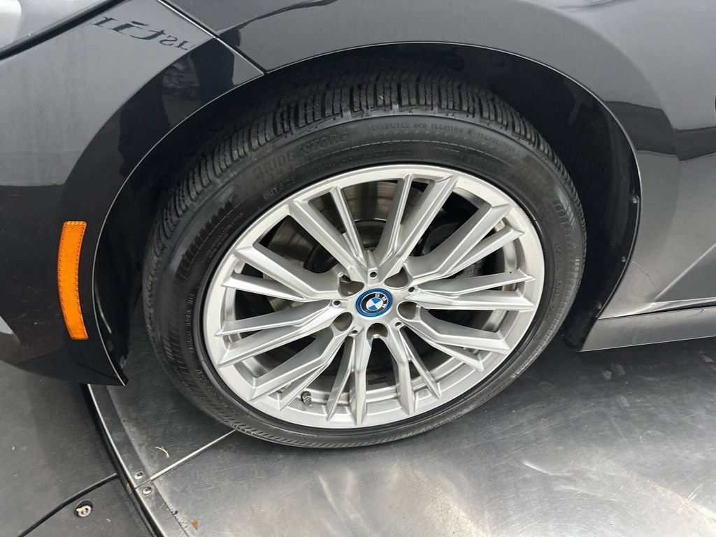 Used 2024 BMW 330e xDrive AWD/4WD image 9