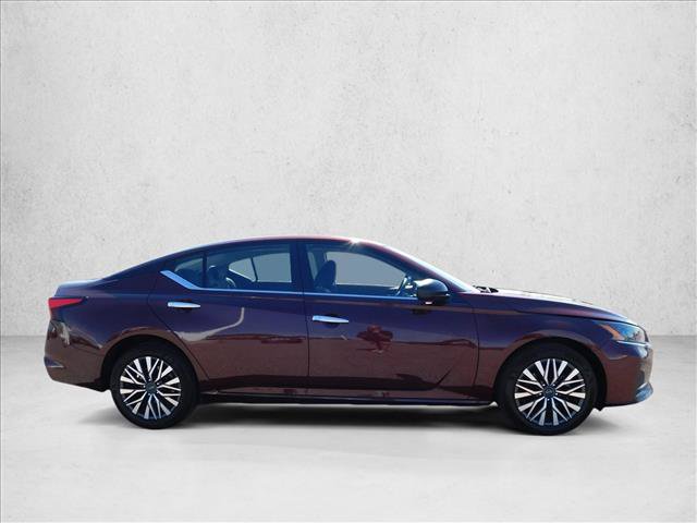 Used 2025 Nissan Altima 2.5 SV FWD image 7