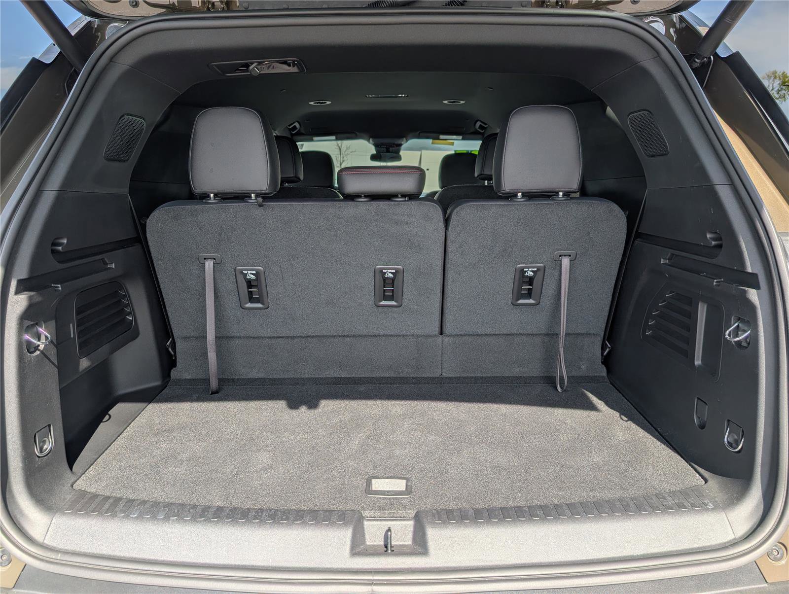 Used 2025 Chevrolet Traverse Z71 w/ LPO, Floor Liner Package AWD/4WD image 15