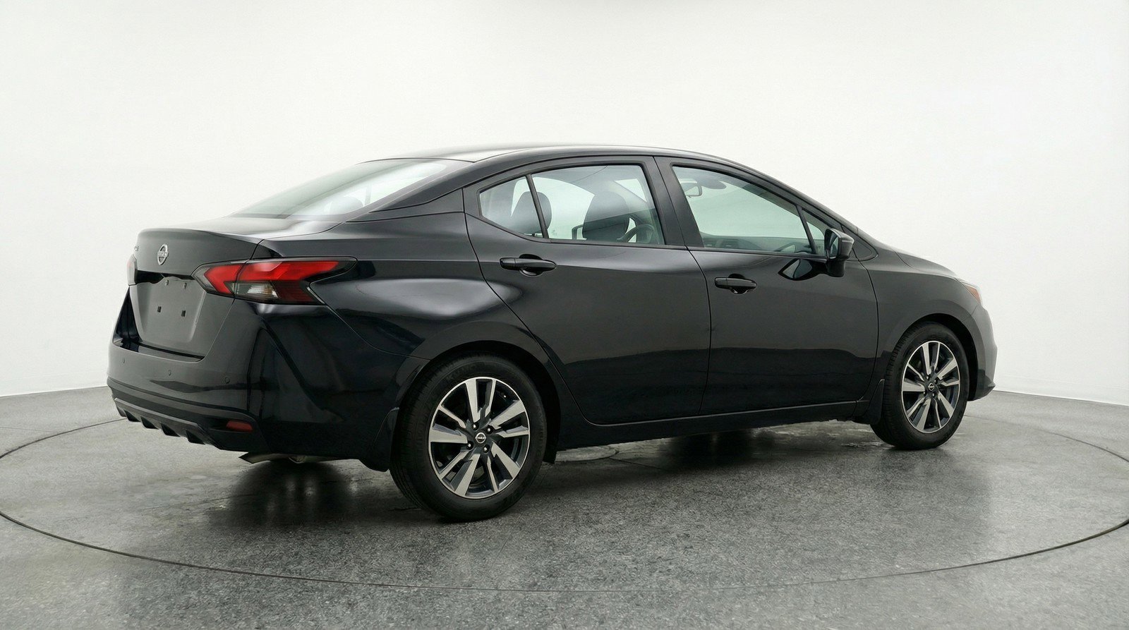 Used 2025 Nissan Versa SV image 9