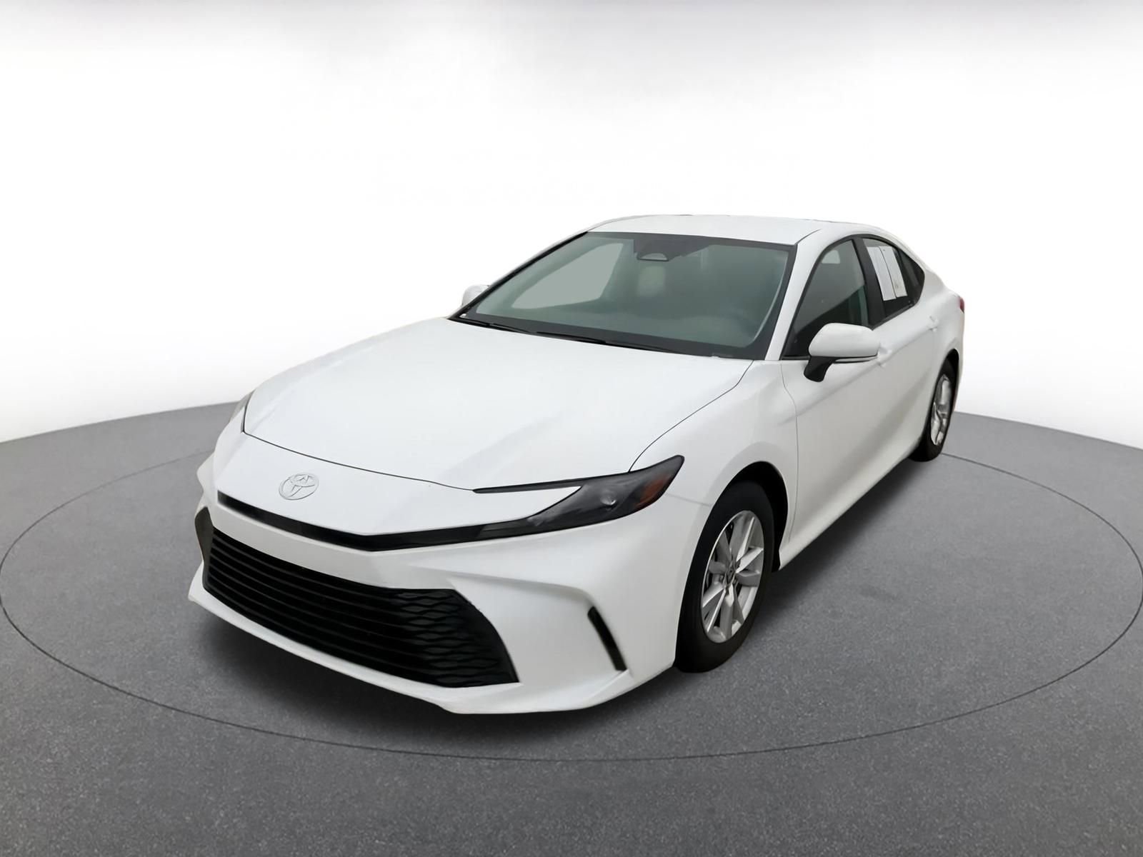 Used 2025 Toyota Camry LE image 7