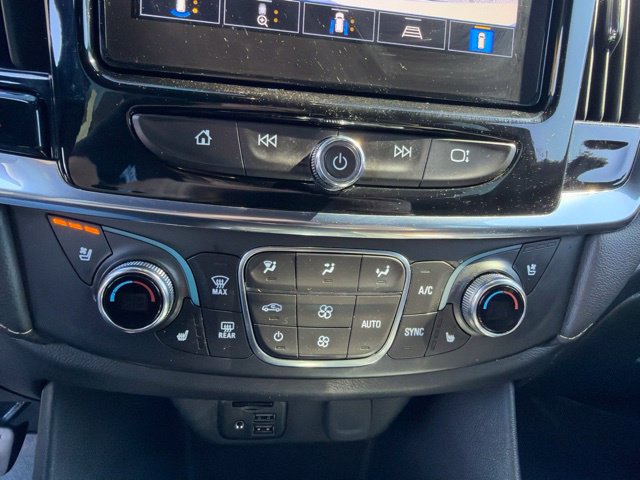 Used 2023 Chevrolet Traverse Premier FWD image 21